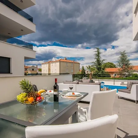 King Luxury With Private Pool 아파트 *