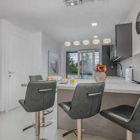 King Luxury With Private Pool Lägenhet