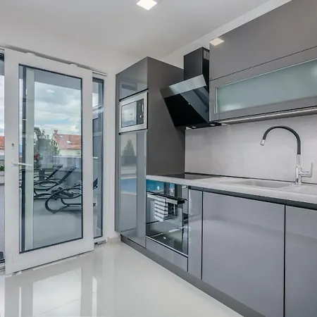 Lägenhet King Luxury With Private Pool Malinska