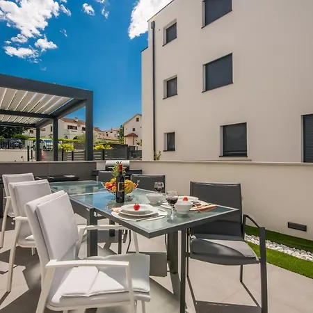 King Luxury With Private Pool * Malinska